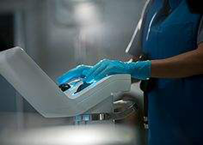 醫(yī)用超聲波清洗機(jī)如何操作才能保證使用者不被污物感染？